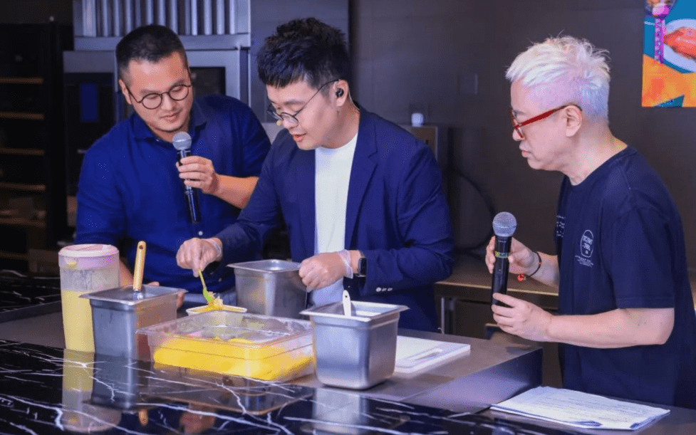 香港“出身”的满记甜品亮相上海港食文化节开幕式！雷竞技官网 雷竞技RAYBET(图2)