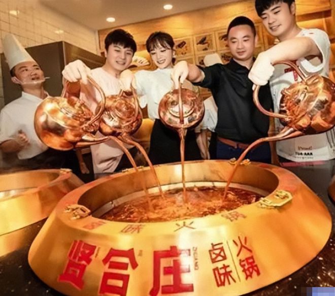赵露思翻车了？甜品店被雷竞技官网 雷竞技APP吐槽蛋糕又贵又难吃曾被称为女版张大大(图2)
