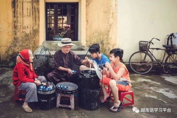 雷竞技官网 雷竞技RAYBET越南会安古城的特色传统甜品小吃-芝麻糊(图2)